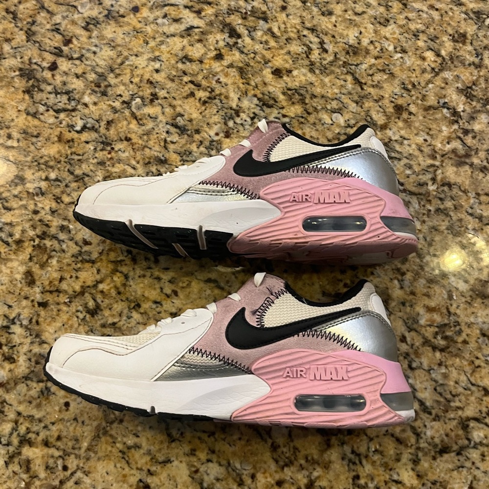 Woman’s Nike Air Max Excee White Light Artic Pink Size 7! - Picture 5 of 8